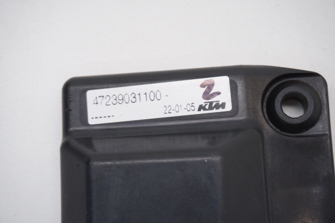 7496038